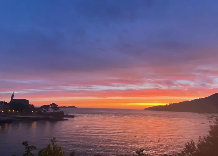 Mundaka Beachfront House